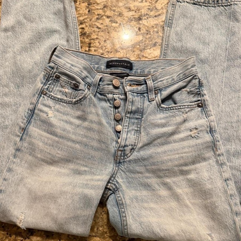 Aeropostale High Rise Baggy Jeans in a light wash denim . 000 Reg